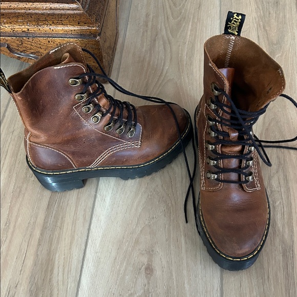 Dr Marten Leona lace up combat boots size 5 - Picture 2 of 9